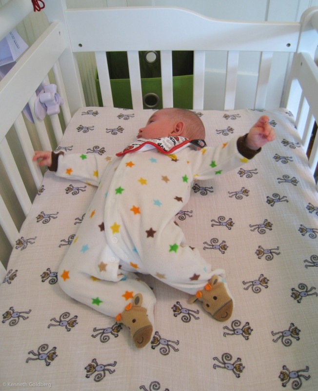 baby boy sam stretches out in his spacious new mini crib: Da Vinci Emily Mini Crib